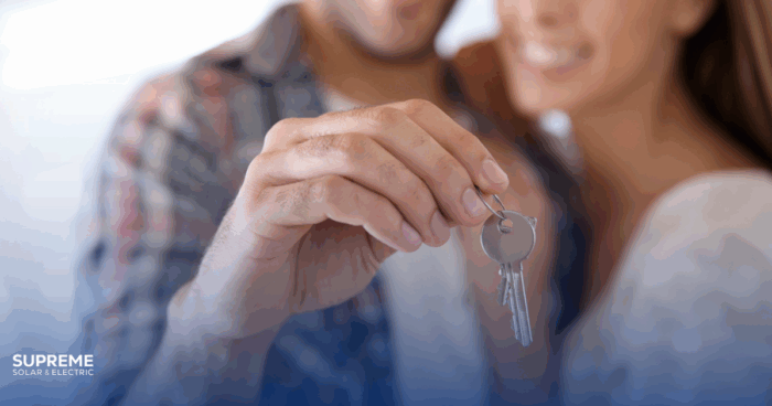 Are you a New Homeowner Now Thinking About Going Solar? a couple olds new house keys